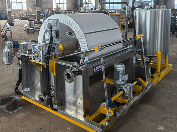 Avantaj nan rotating filtre vakyòm nan Tretman Sludge pou endistri pwoteksyon anviwònman an